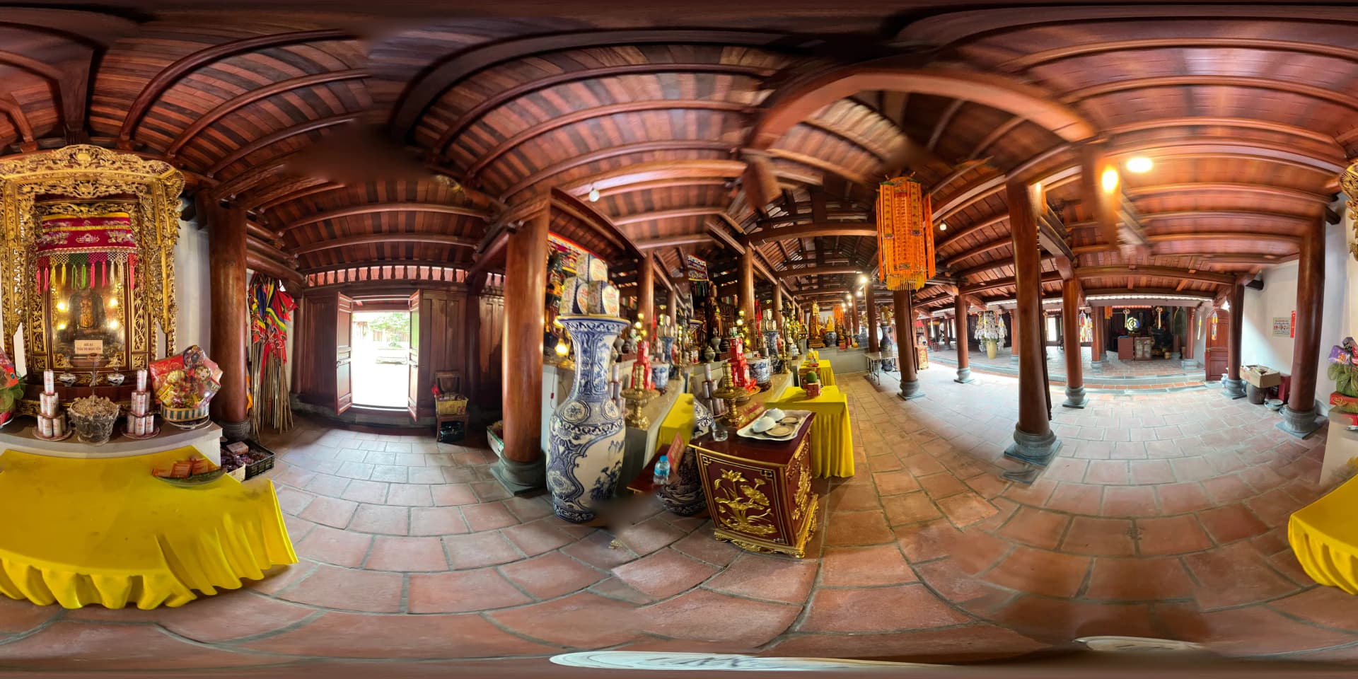 Khám thờ chạm sơn thếp