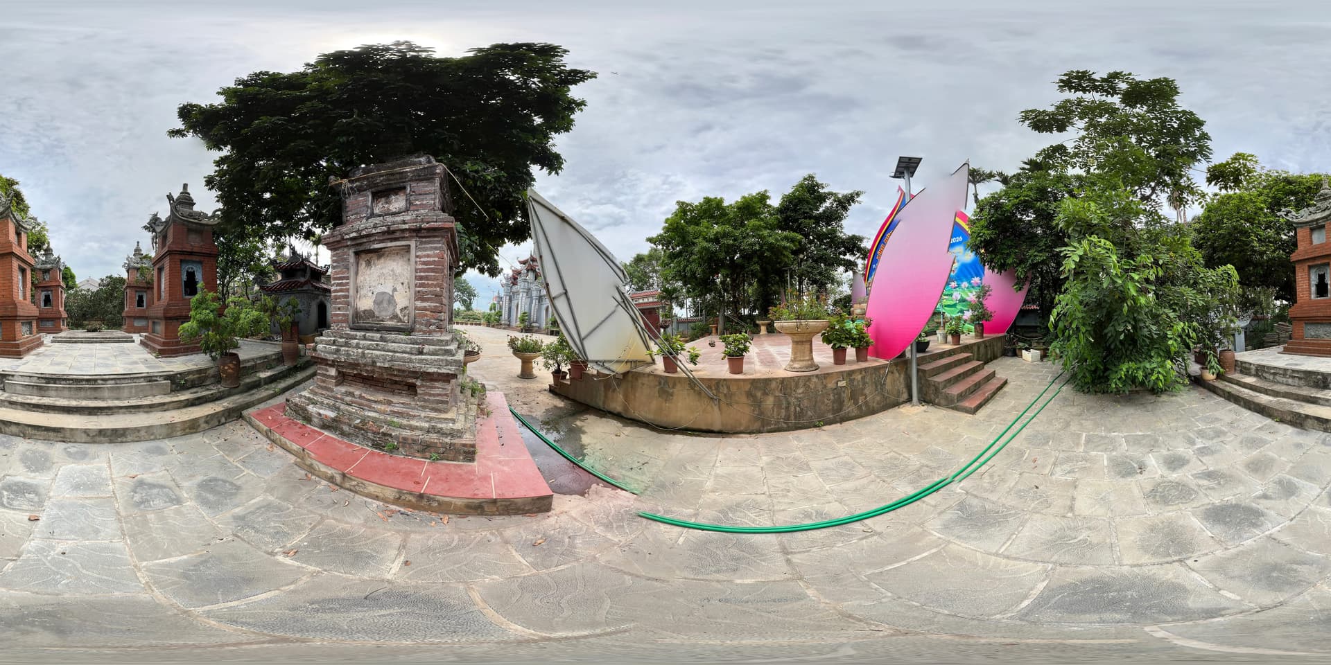 Vườn tháp cổ